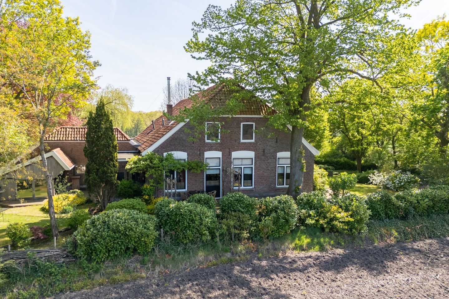 Foto 1 van Leugemorsweg 1