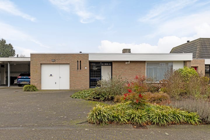 Photo 4 of Meidoornstraat 11