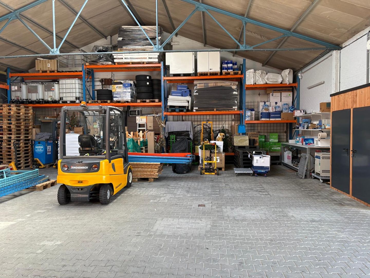 View photo 3 of Industrieweg 10