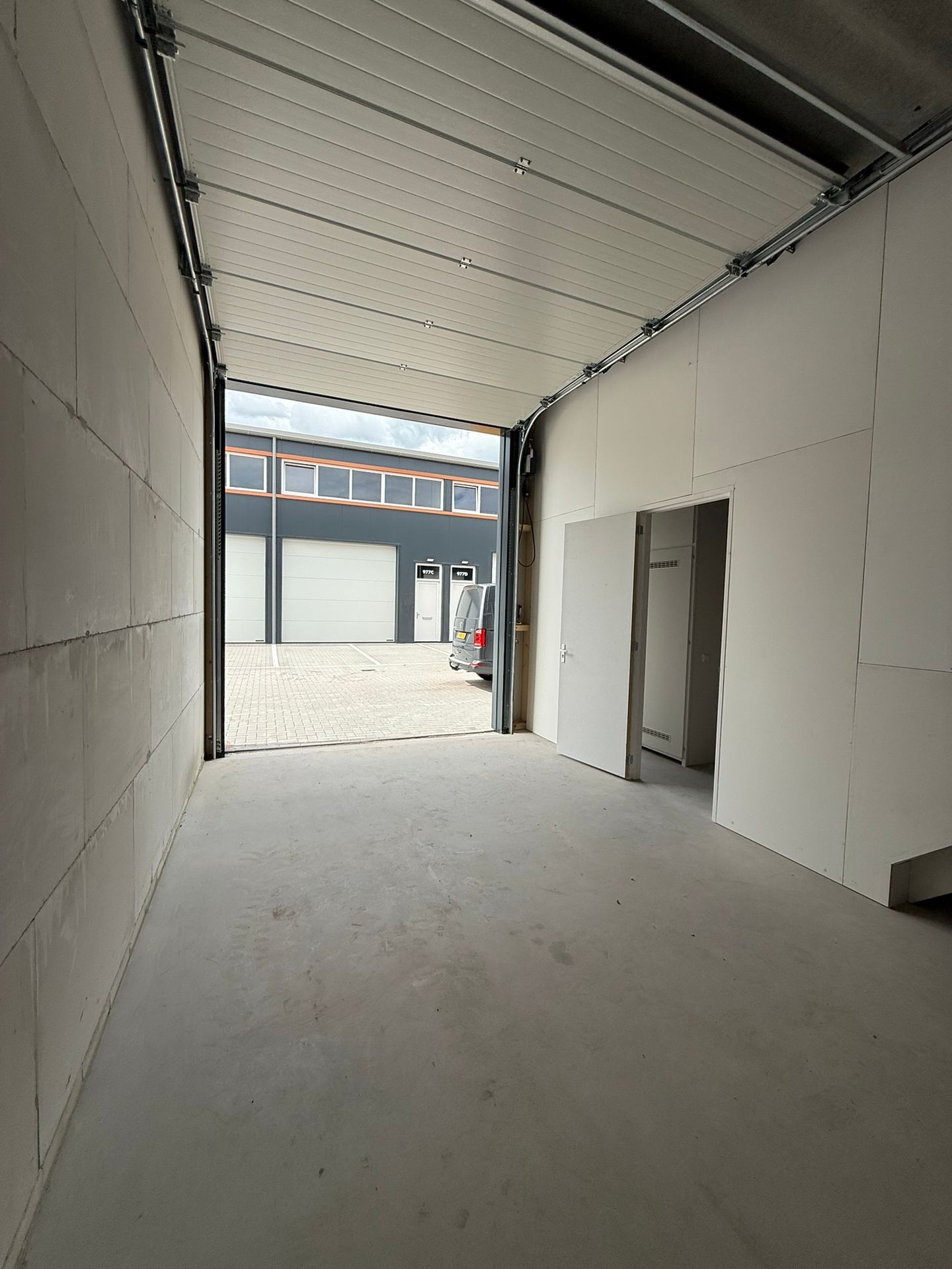View photo 1 of Schipholweg 975-E