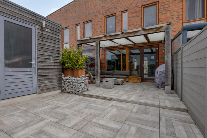 Tussenwoning te koop: Oosterwerf 22, Zaandam