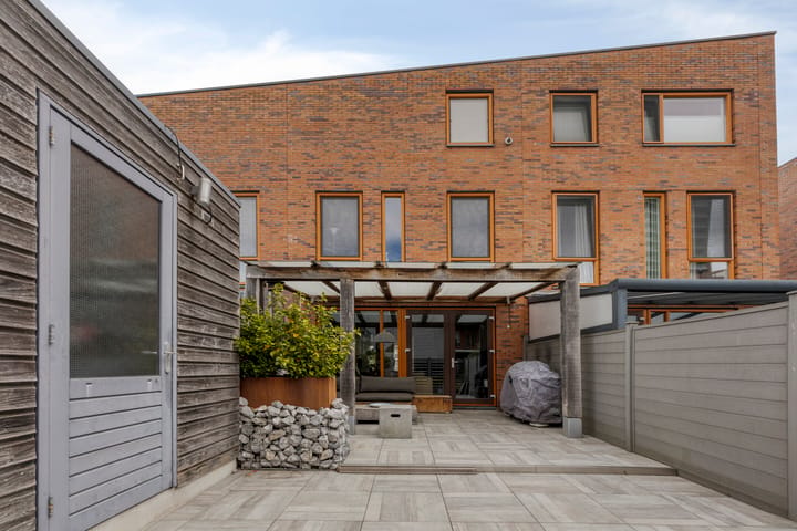 Tussenwoning te koop: Oosterwerf 22, Zaandam