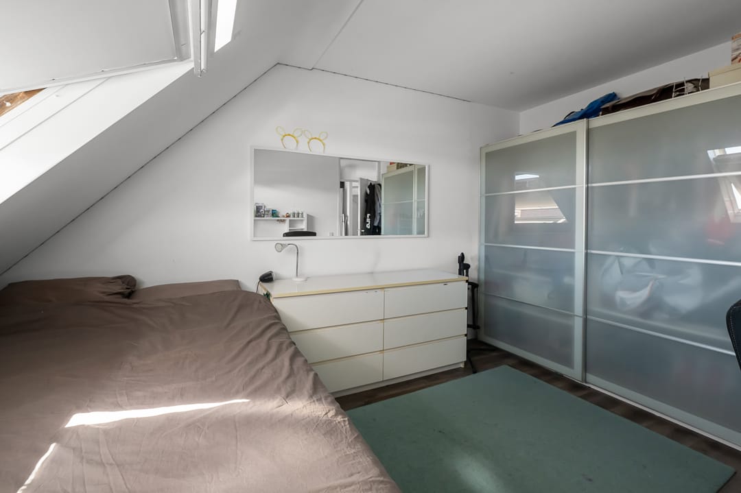 Spacious Family Home with Extra Living Space and Sunny Garden in Purmerend — 13