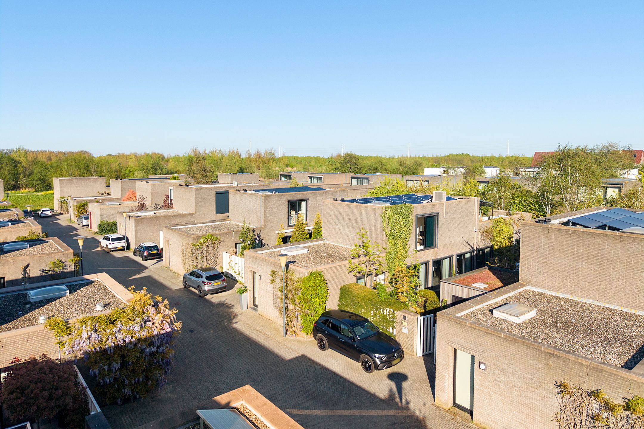 Photo 6 of Oostvoornestraat 1