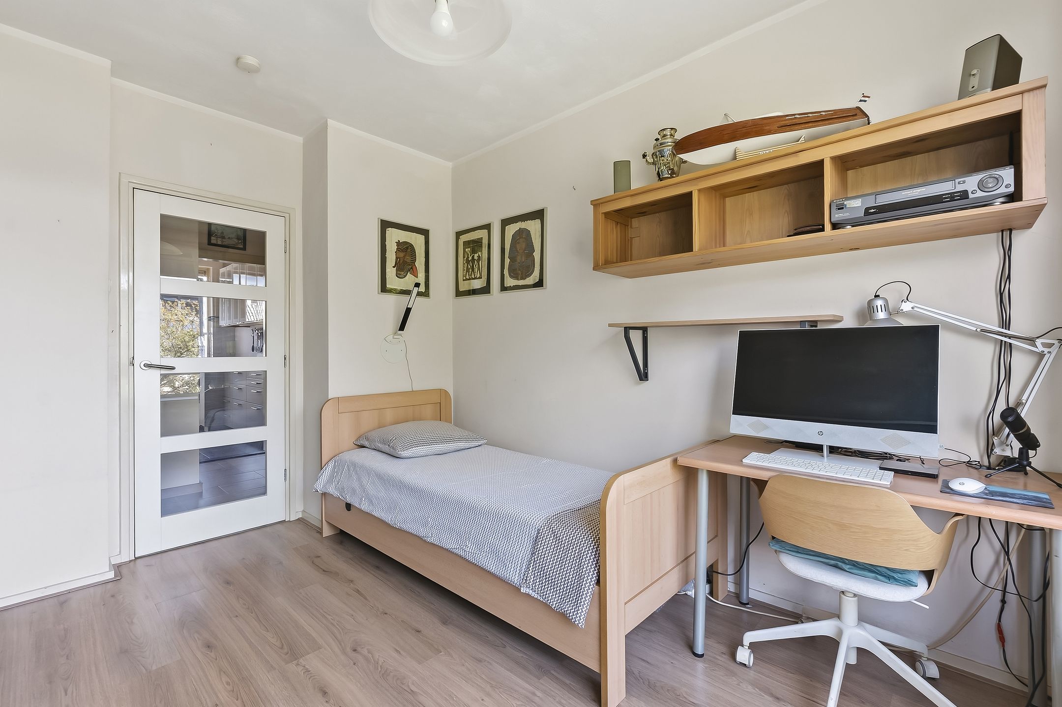 Photo 18 of Peter van Anrooystraat 75