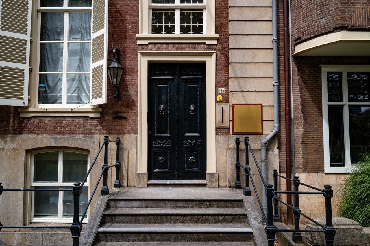 Bekijk foto 2 van Lange Vijverberg 16