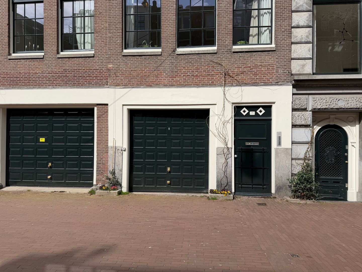 View photo 1 of Spuistraat 38