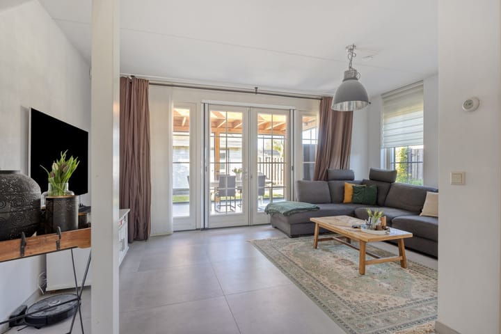Photo 2 of Burgveldweg 8