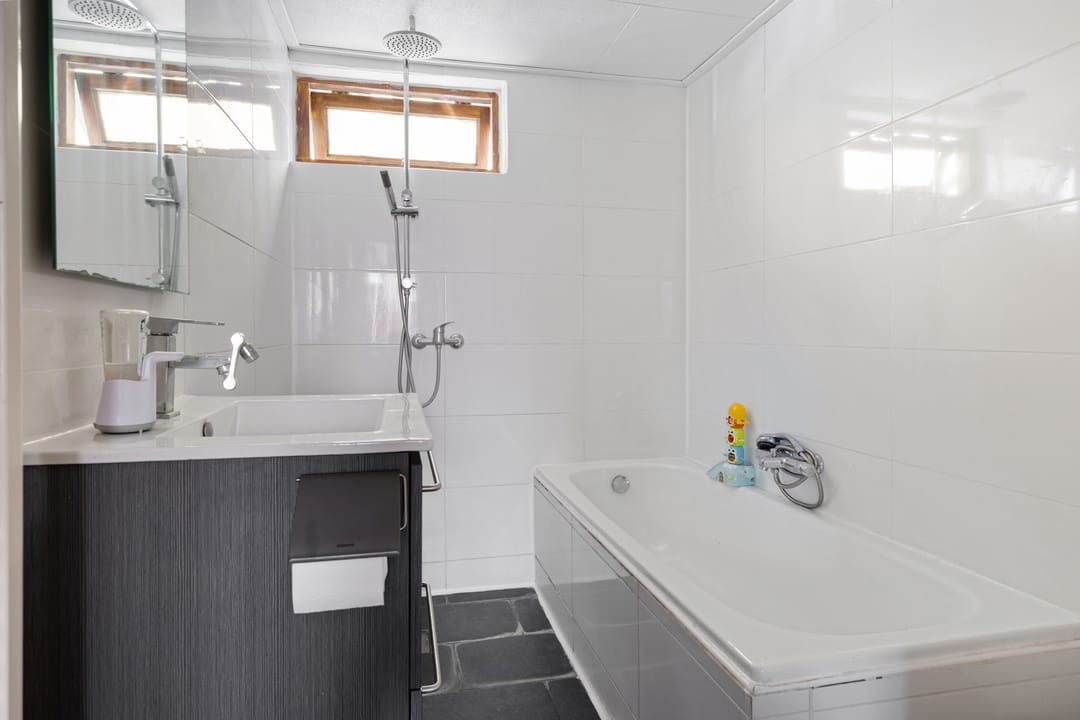 Photo 11 of Grensstraat 35