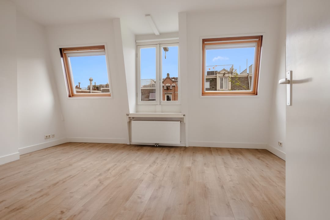 Photo 11 of Van Ostadestraat 14-3