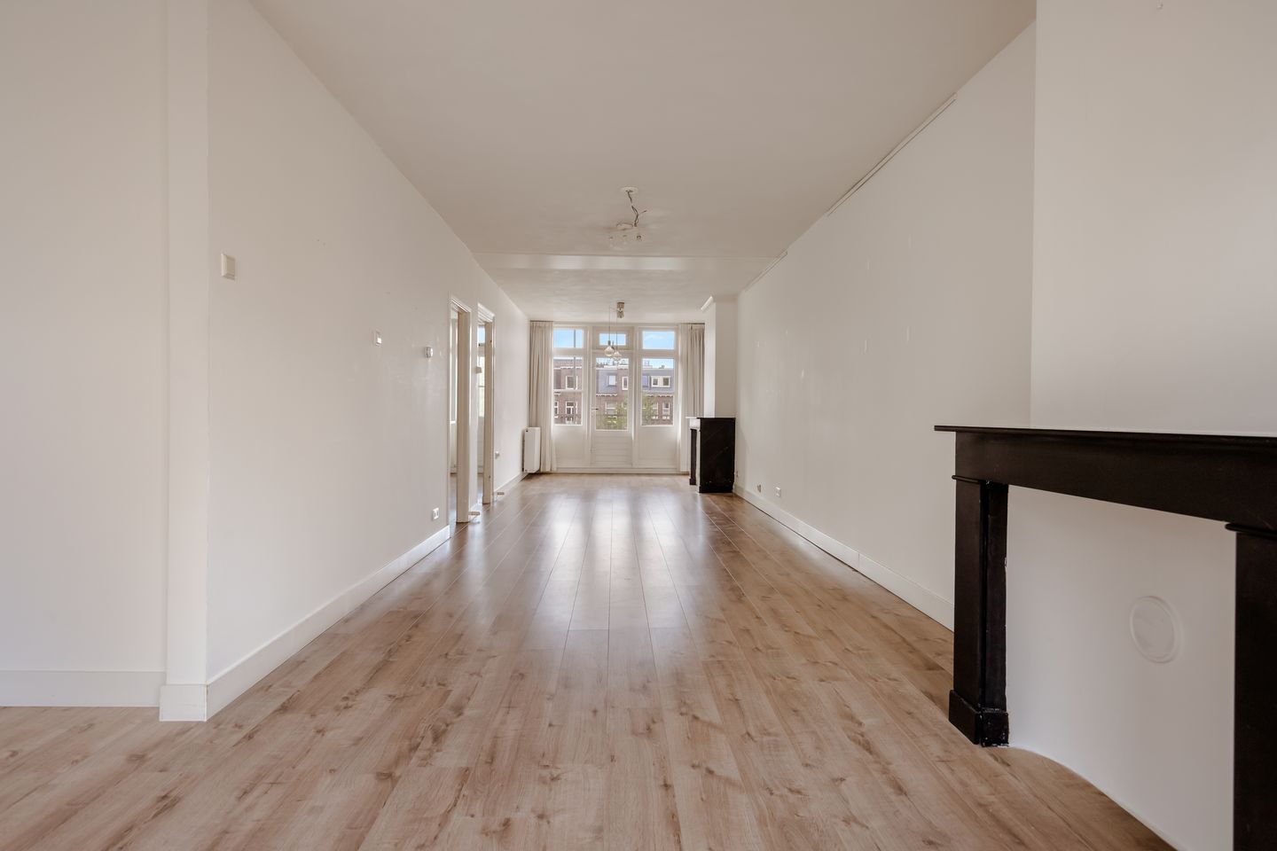 Photo 4 of Van Ostadestraat 14-3