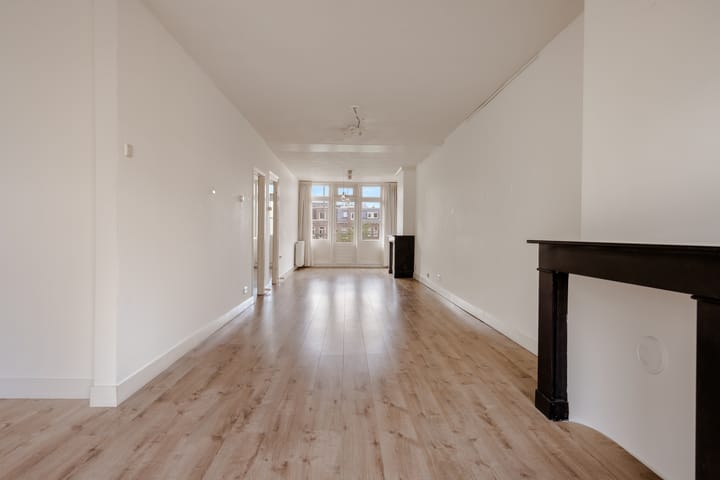 Photo 4 of Van Ostadestraat 14-3