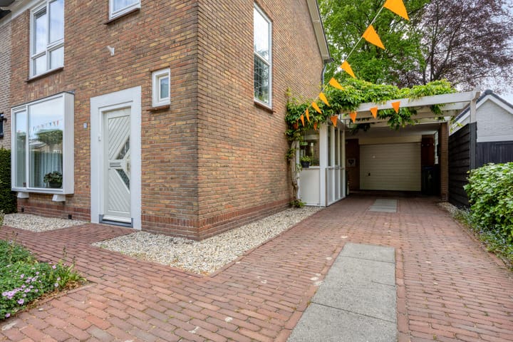 Photo 4 of Van Hogendorpstraat 25