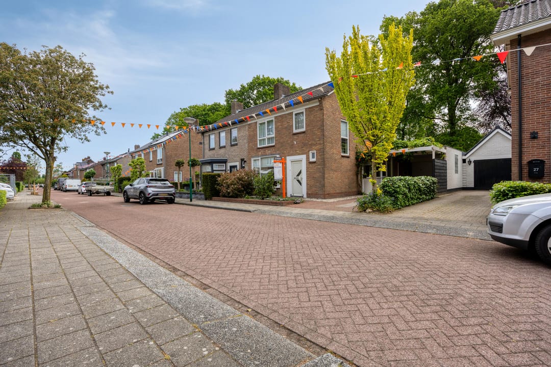 Photo 31 of Van Hogendorpstraat 25