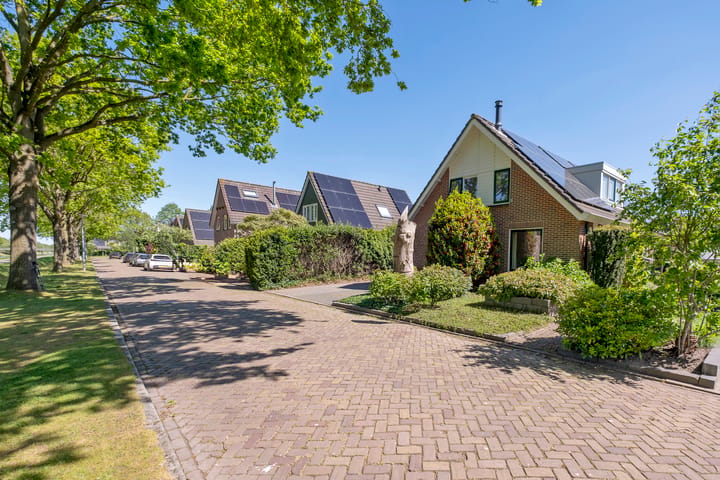 Photo 3 of Buitenbree 8