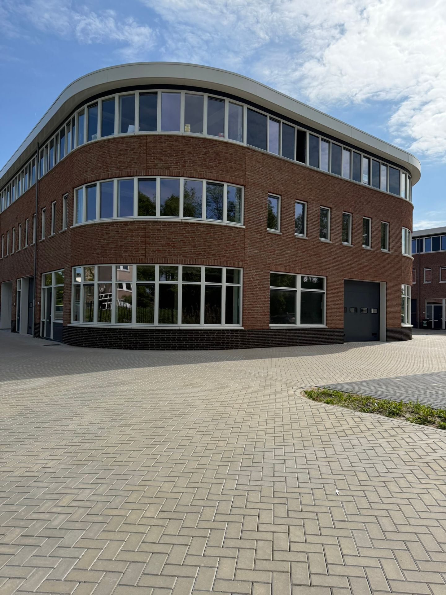 Bekijk foto 1 van Nijverheidslaan