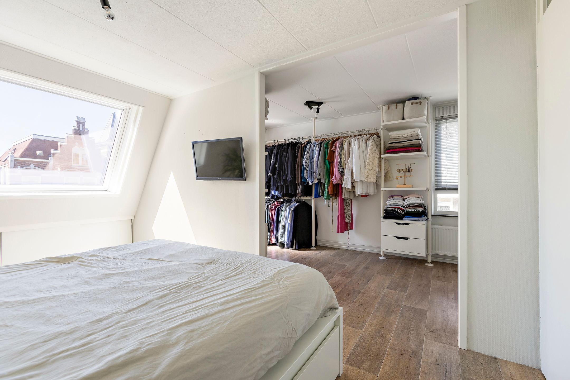 Spacious maisonnette with roof terrace and private parking in Herewegbuurt — 39