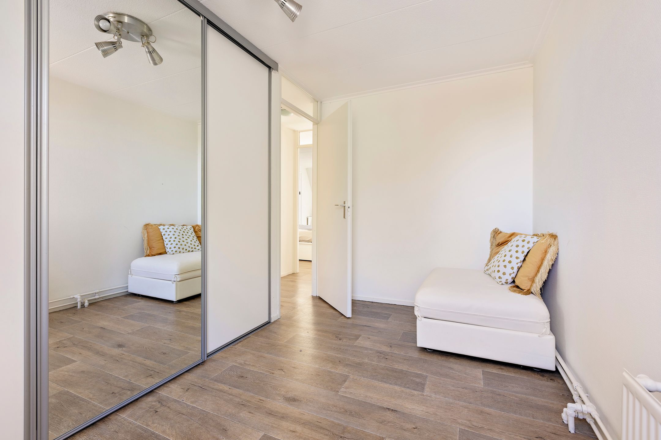 Spacious maisonnette with roof terrace and private parking in Herewegbuurt — 42