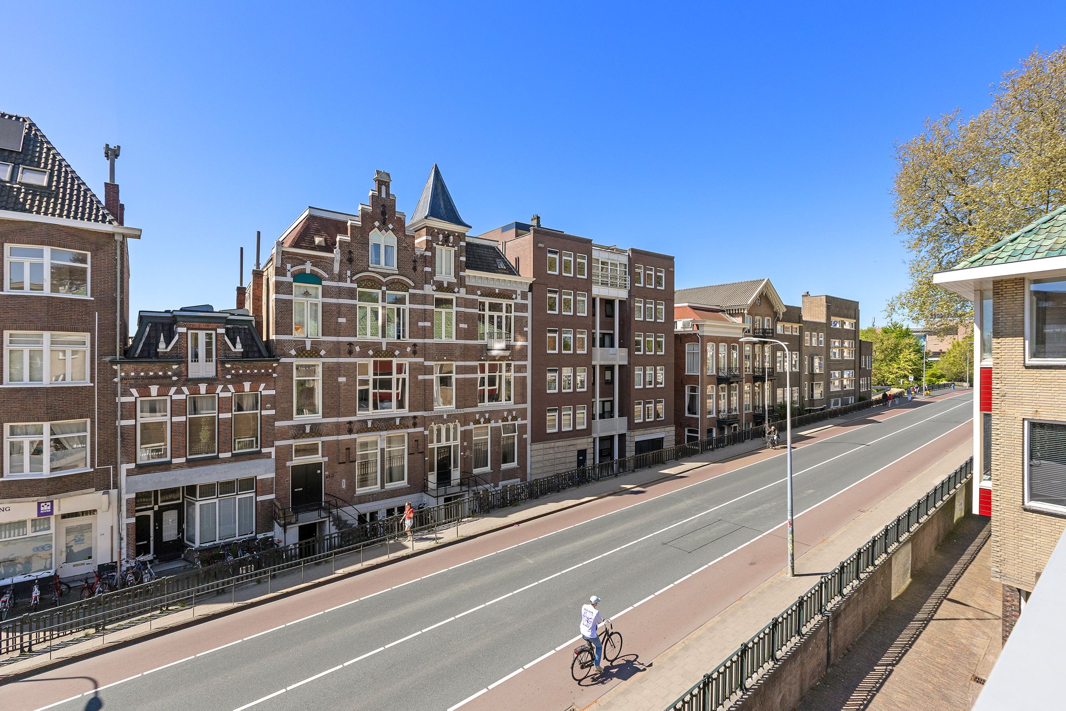 Spacious maisonnette with roof terrace and private parking in Herewegbuurt — 48