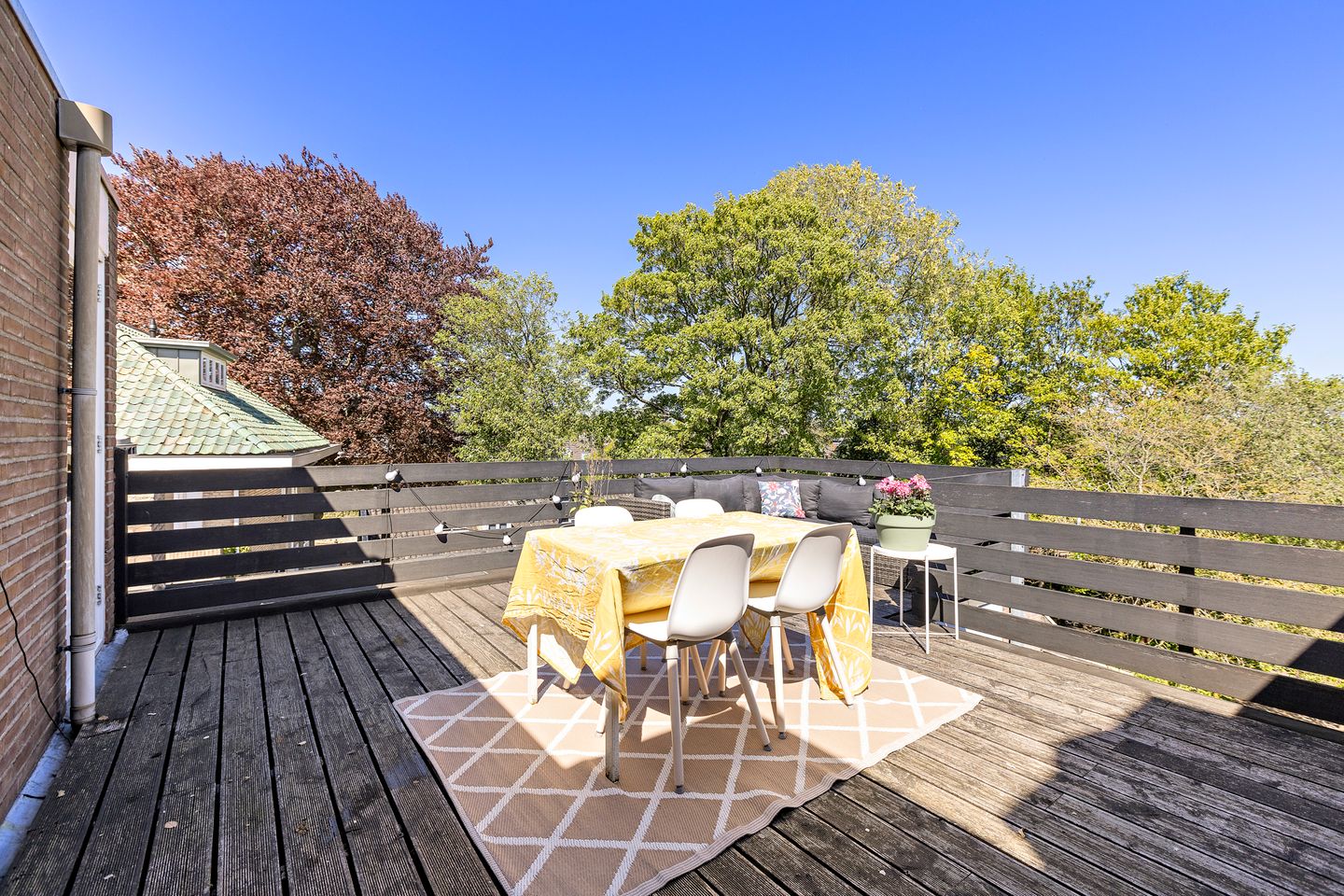 Spacious maisonnette with roof terrace and private parking in Herewegbuurt — 44