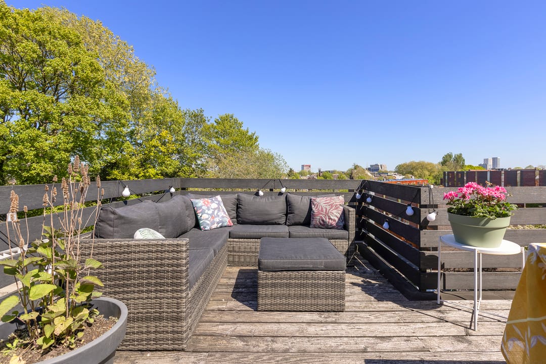 Spacious maisonnette with roof terrace and private parking in Herewegbuurt — 46