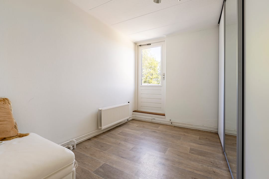 Spacious maisonnette with roof terrace and private parking in Herewegbuurt — 41