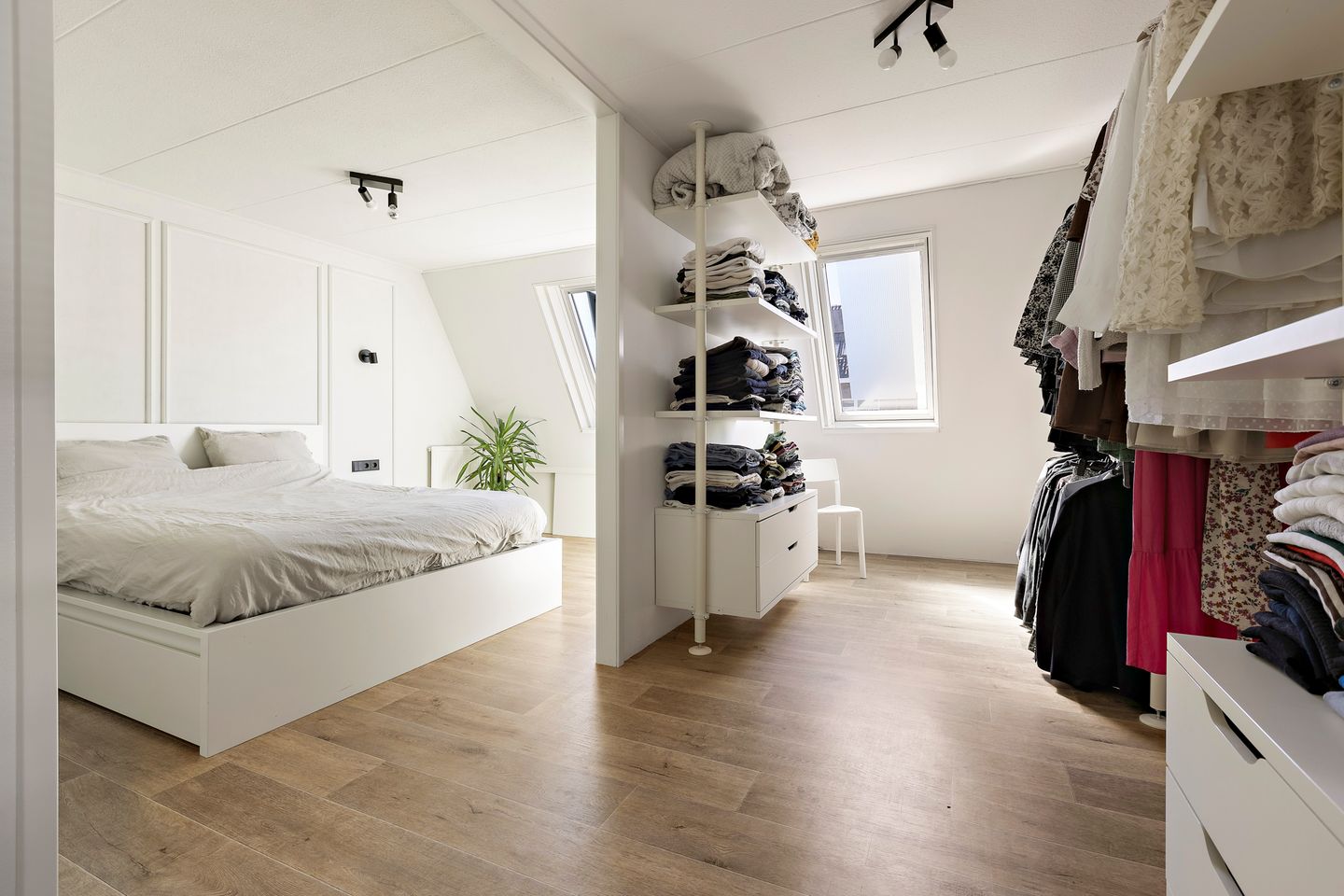 Spacious maisonnette with roof terrace and private parking in Herewegbuurt — 40