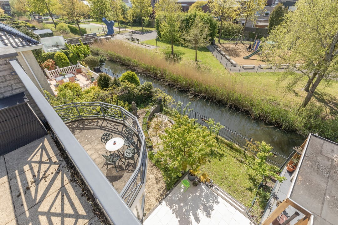 Photo 46 of Parosstraat 6