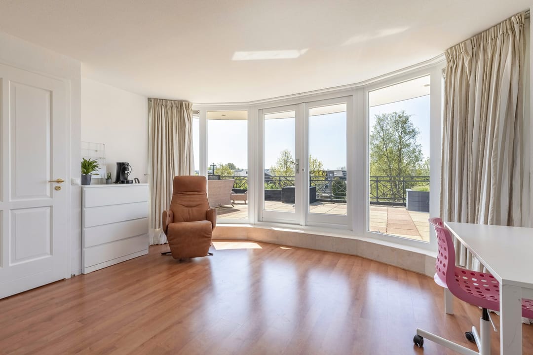 Photo 41 of Parosstraat 6
