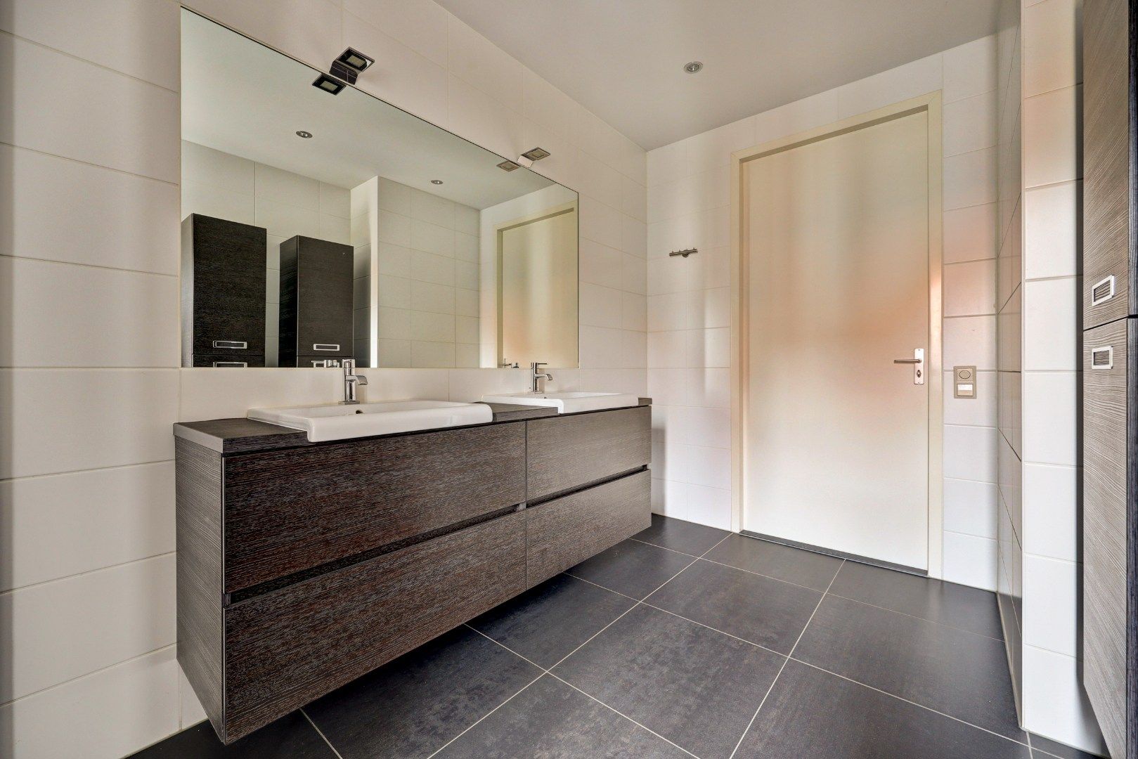 Spacious Semi-Detached Family Home with Sauna and Solar Panels in Fascinatio — 27