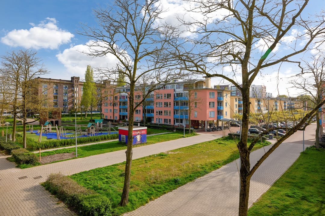 Bright Apartment with Sunny Balcony in Amsterdam's Architectenbuurt — 23