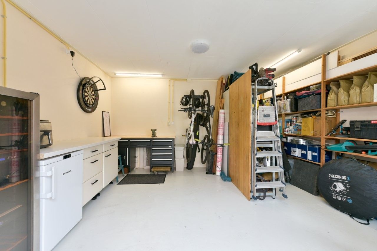 Renovated Corner House with Sunny Garden in Central Zeist — 19