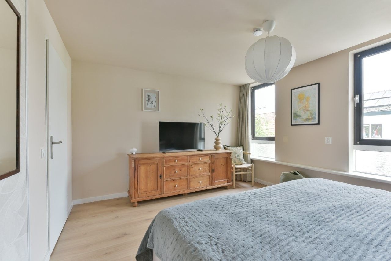 Renovated Corner House with Sunny Garden in Central Zeist — 24