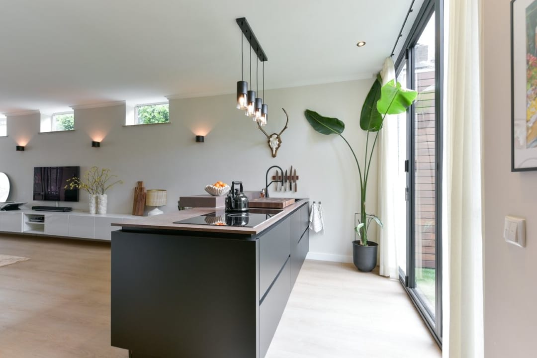 Renovated Corner House with Sunny Garden in Central Zeist — 13
