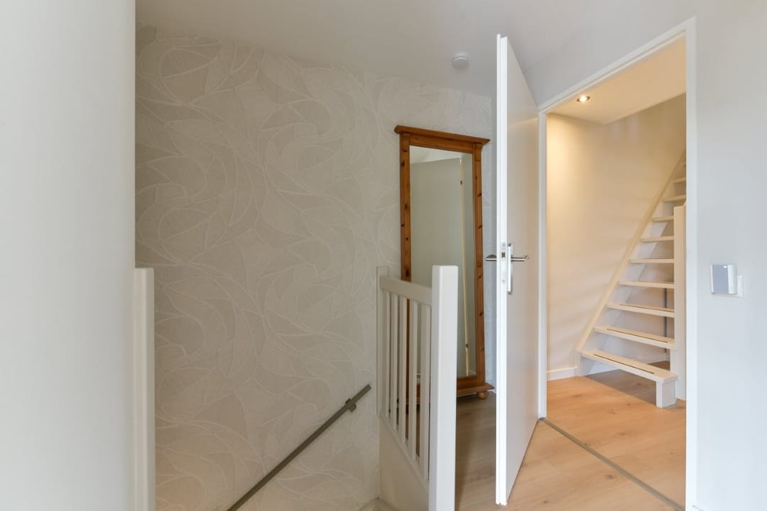 Renovated Corner House with Sunny Garden in Central Zeist — 22