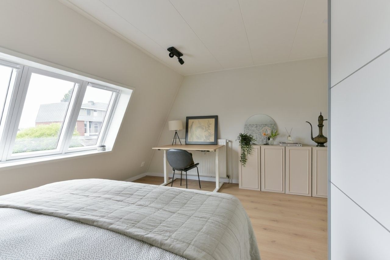 Renovated Corner House with Sunny Garden in Central Zeist — 35