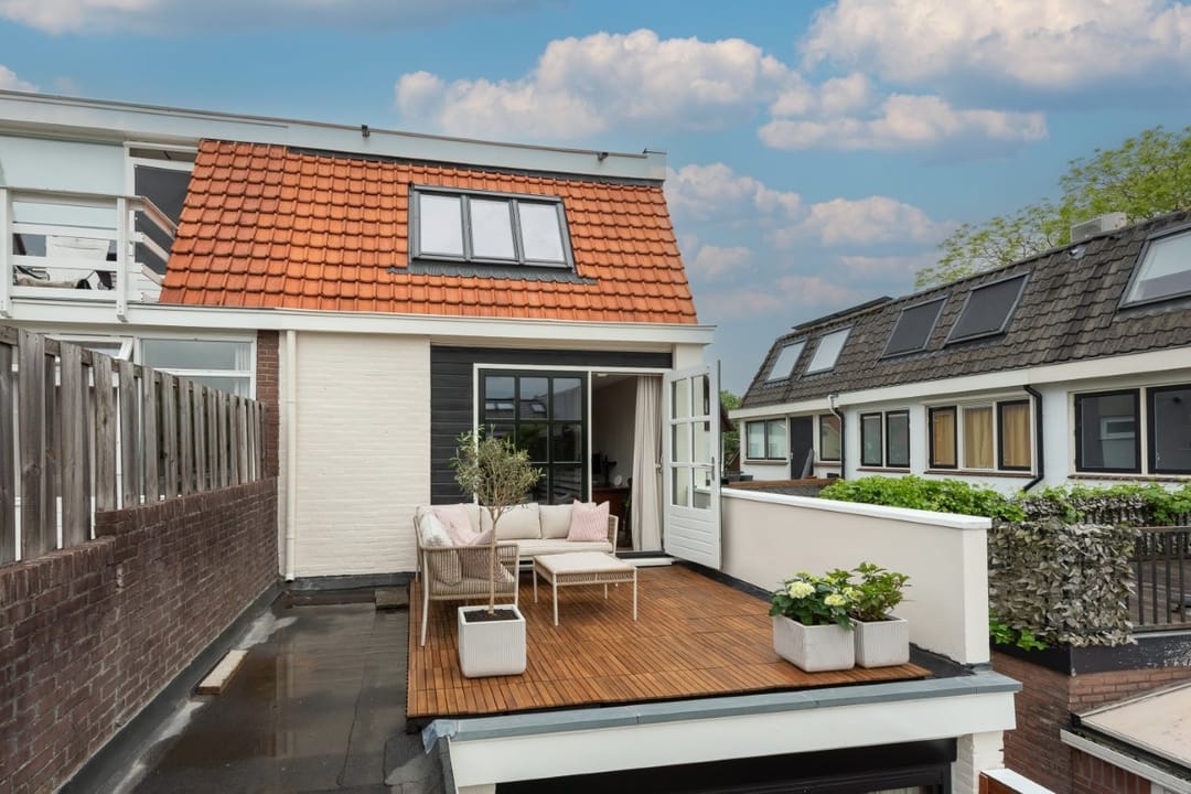 Renovated Corner House with Sunny Garden in Central Zeist — 32