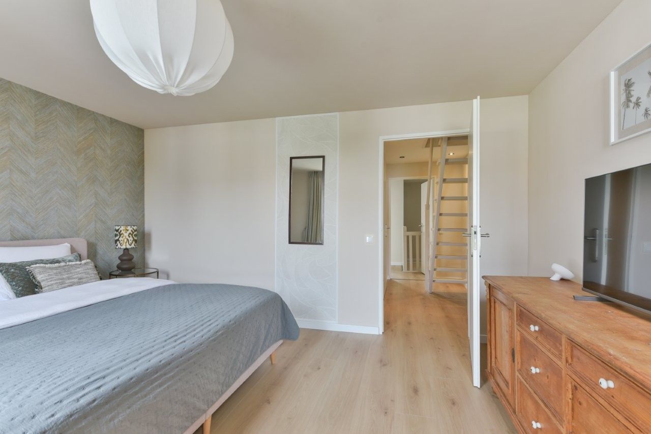 Renovated Corner House with Sunny Garden in Central Zeist — 25