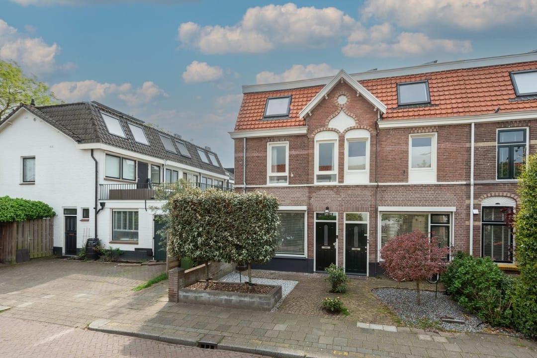 Renovated Corner House with Sunny Garden in Central Zeist — 41