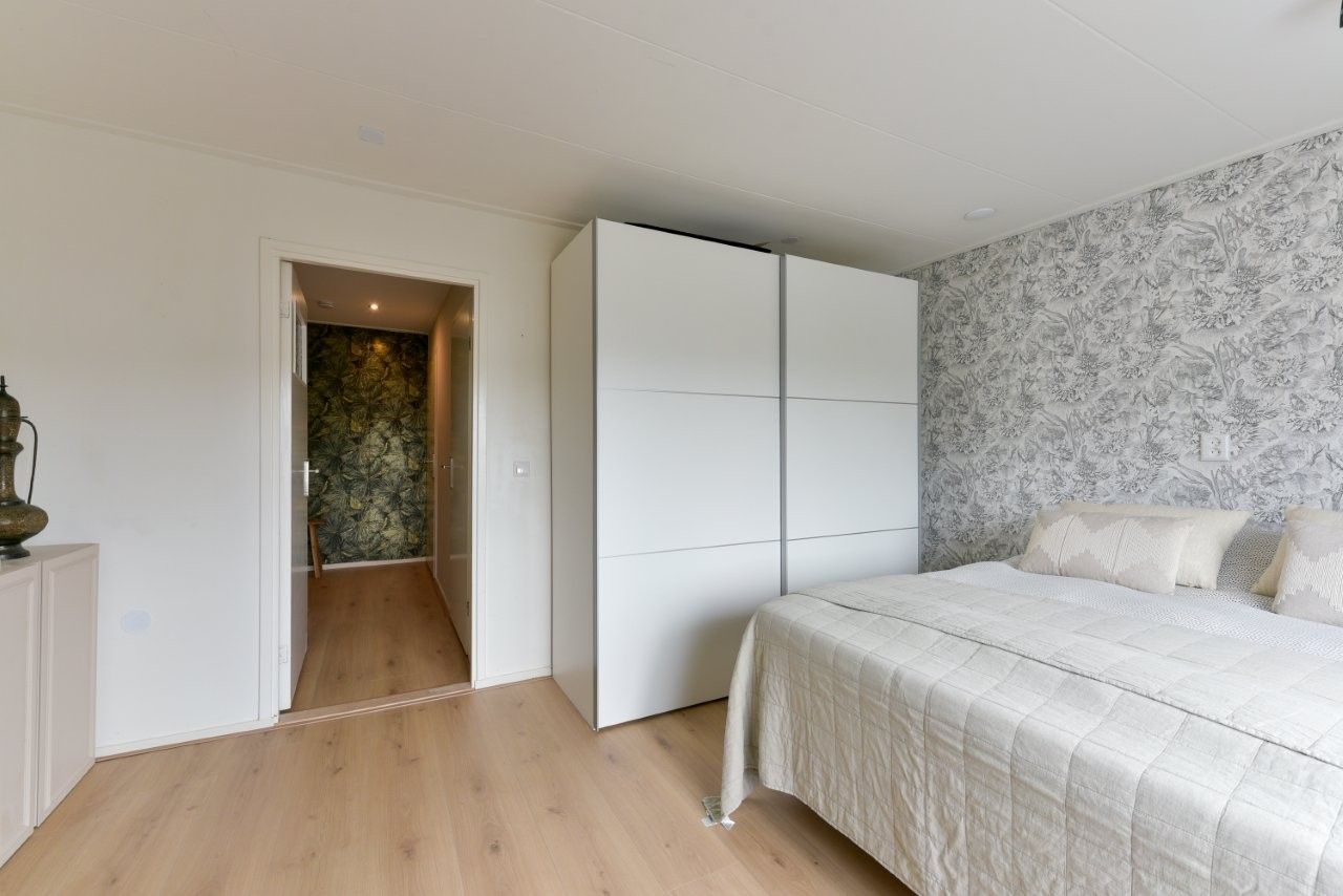 Renovated Corner House with Sunny Garden in Central Zeist — 36