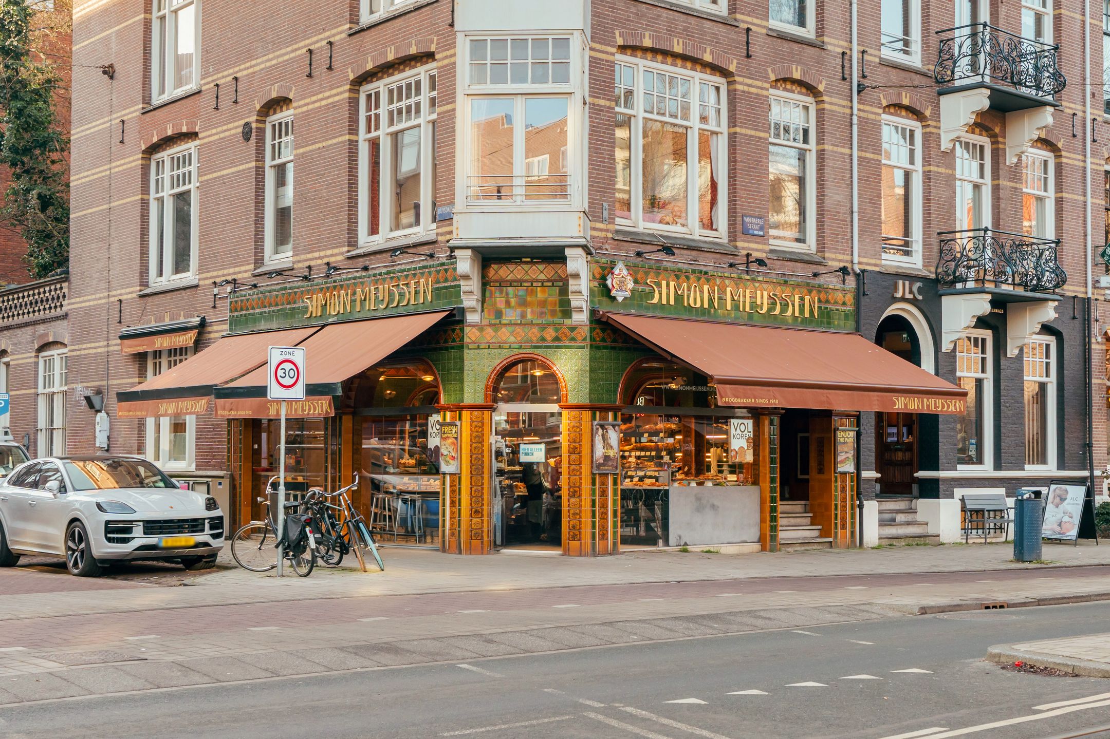 Photo 45 of Frans van Mierisstraat 45-2