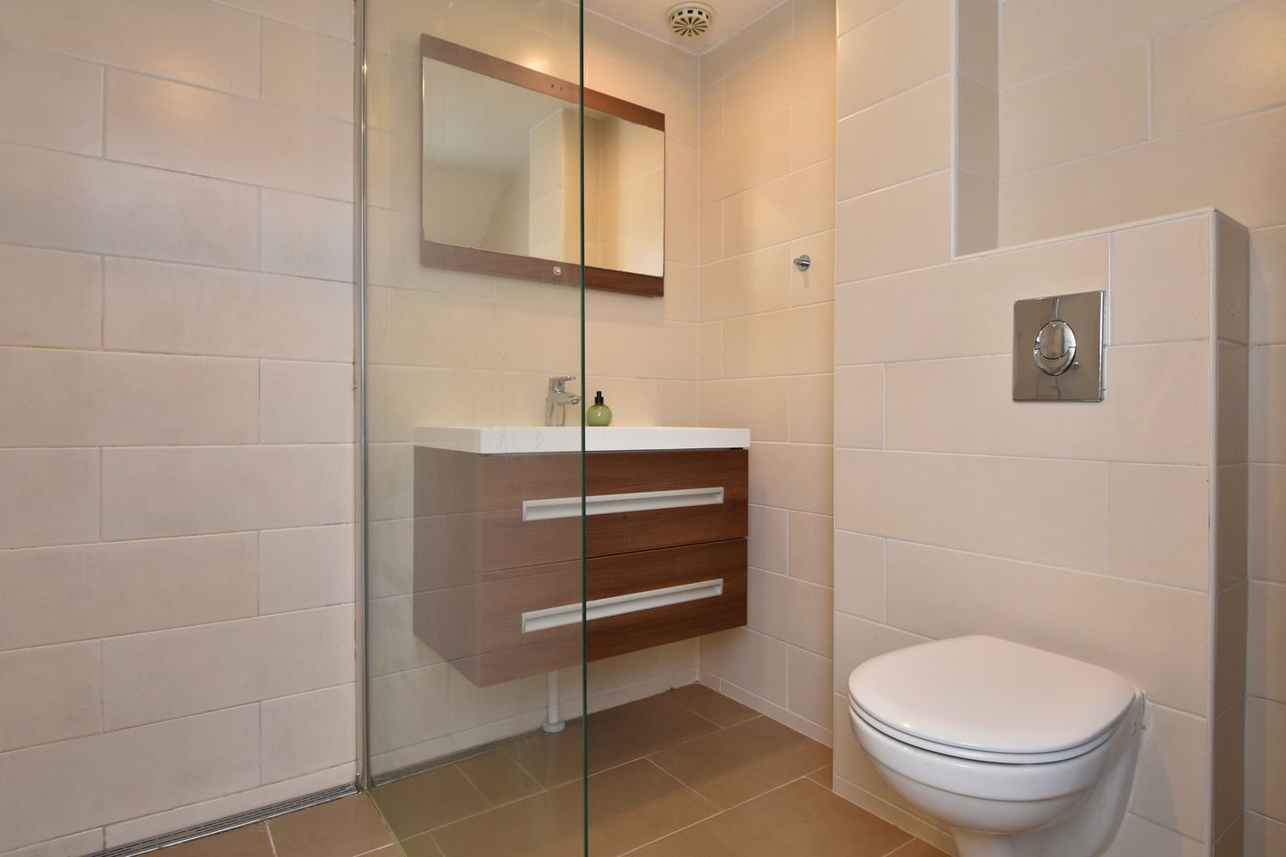 Well-Maintained Two-Bedroom Apartment with Water Views in Heesterbuurt — 29