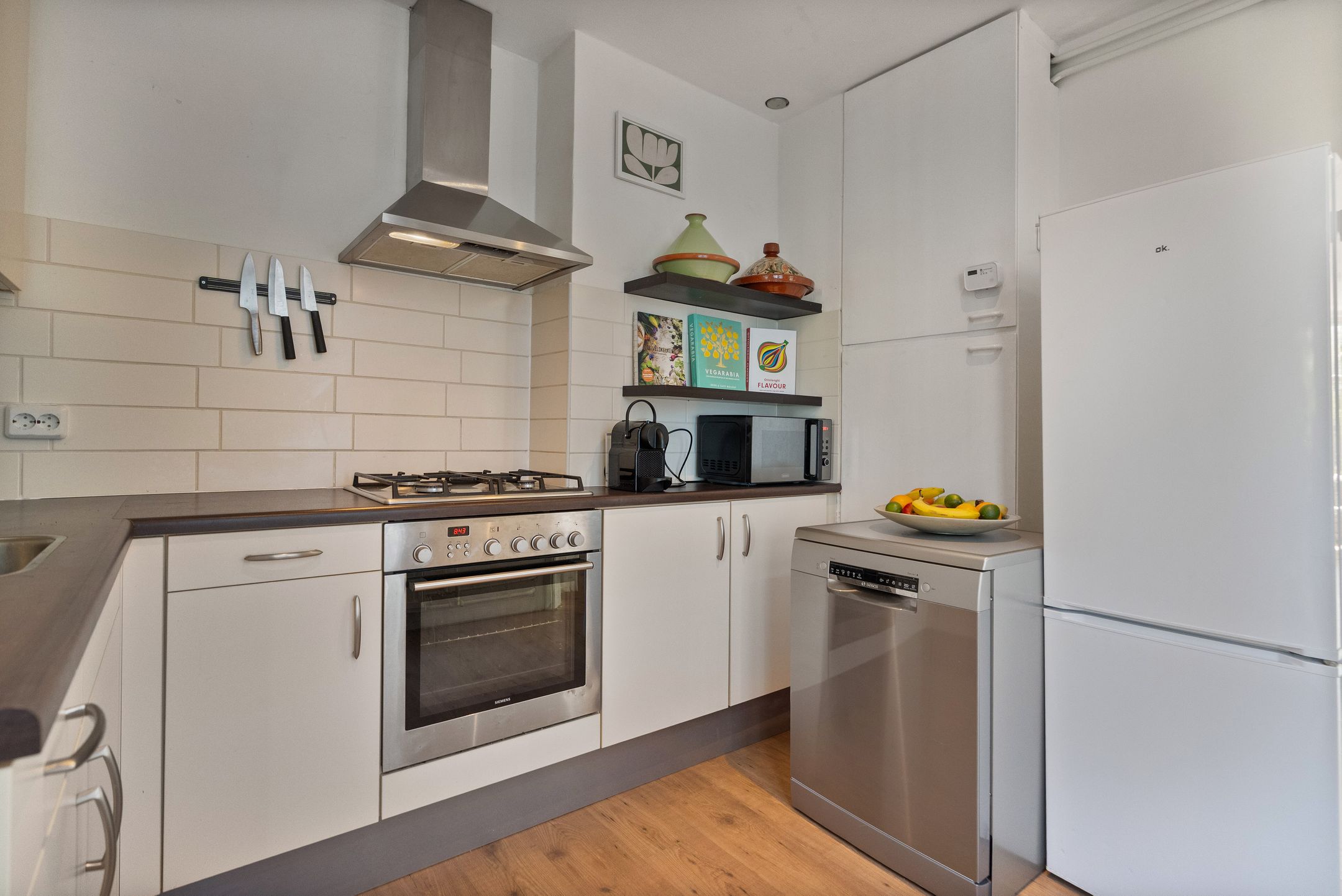 Well-Maintained Two-Bedroom Apartment with Water Views in Heesterbuurt — 15
