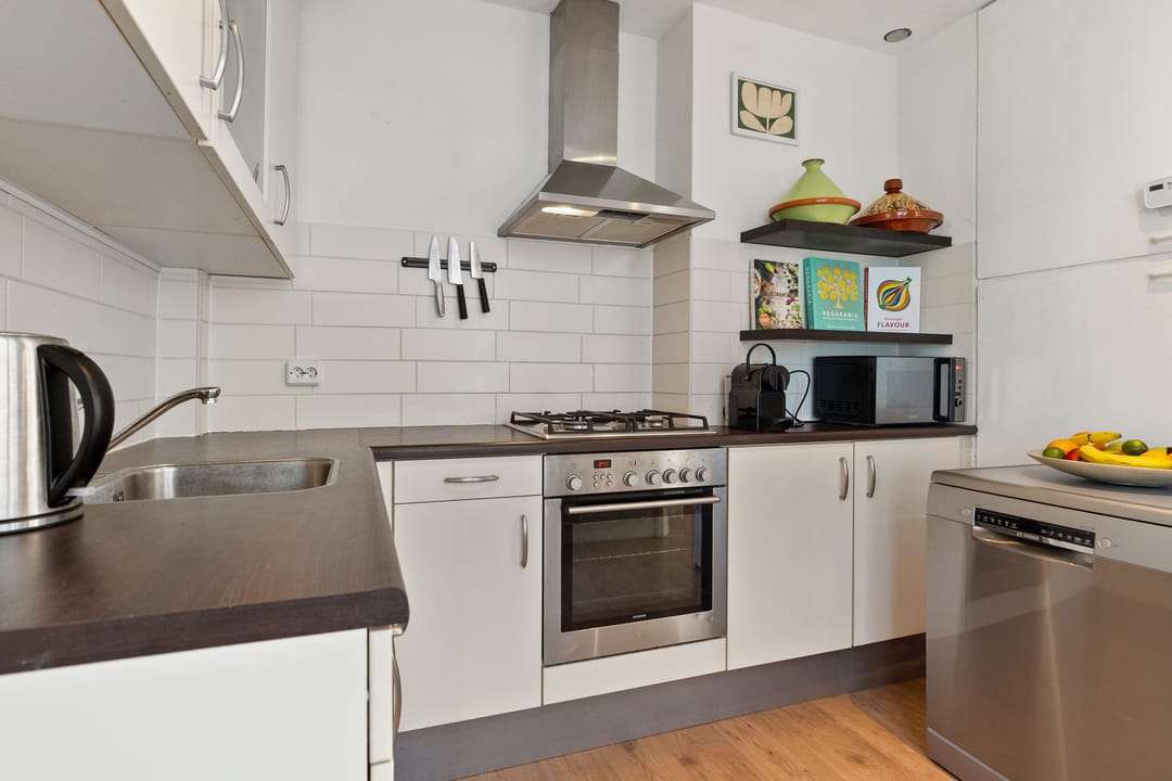 Well-Maintained Two-Bedroom Apartment with Water Views in Heesterbuurt — 16