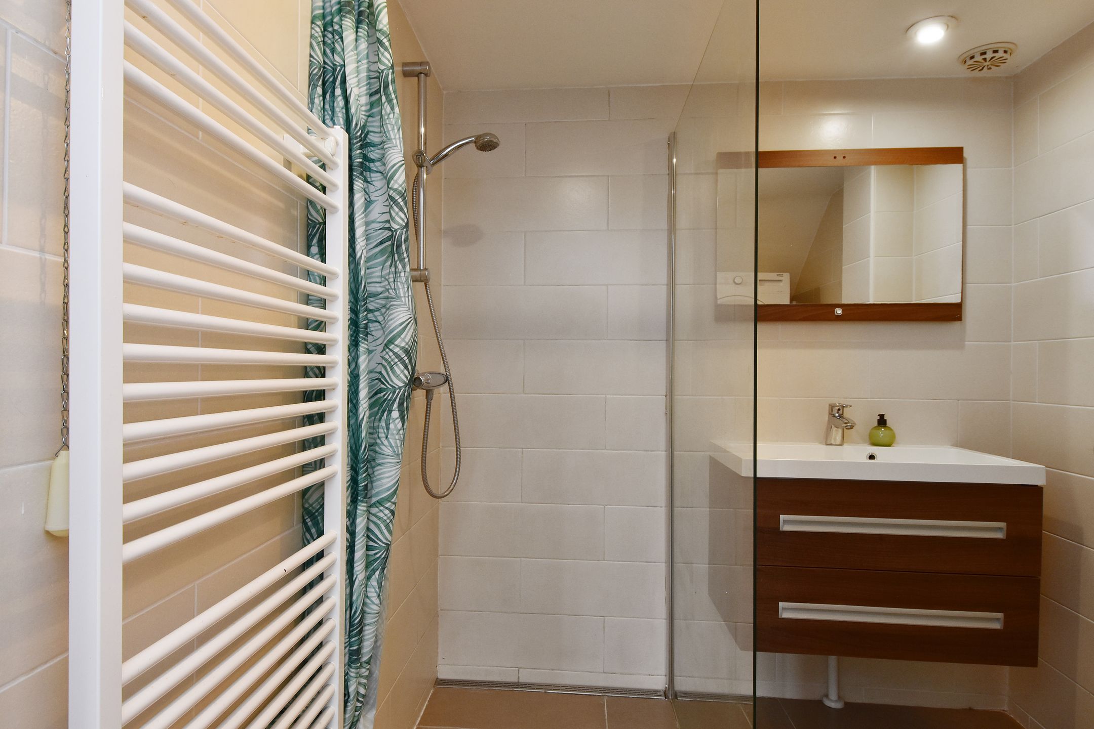Well-Maintained Two-Bedroom Apartment with Water Views in Heesterbuurt — 27