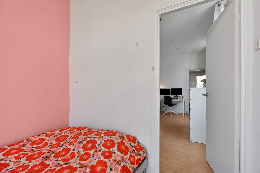 Well-Maintained Two-Bedroom Apartment with Water Views in Heesterbuurt — 22