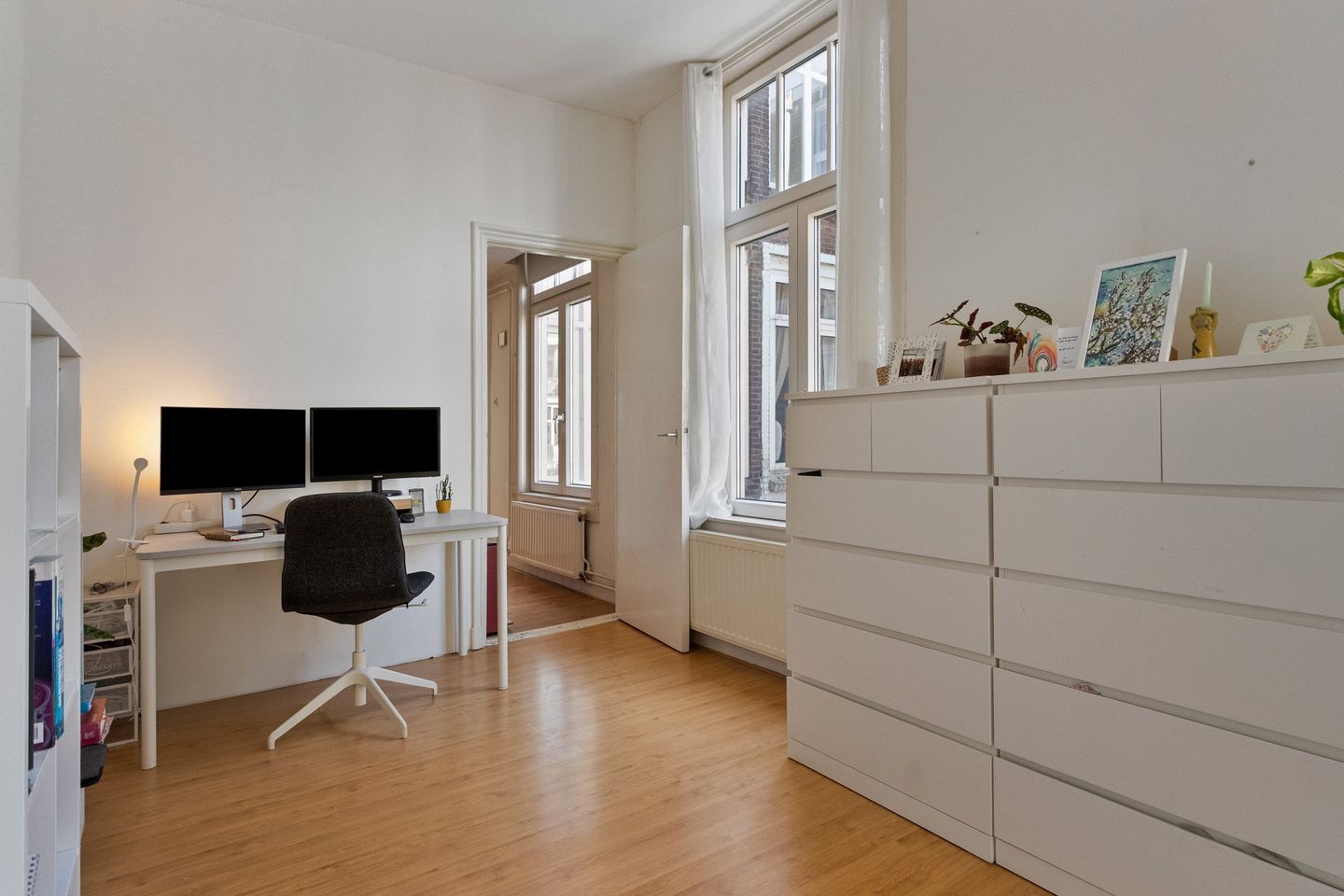 Well-Maintained Two-Bedroom Apartment with Water Views in Heesterbuurt — 20