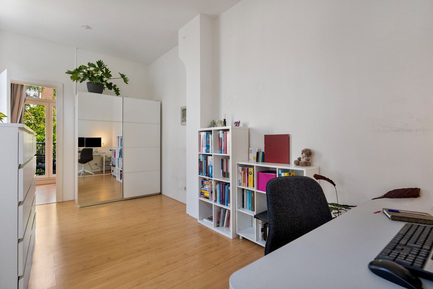 Well-Maintained Two-Bedroom Apartment with Water Views in Heesterbuurt — 19