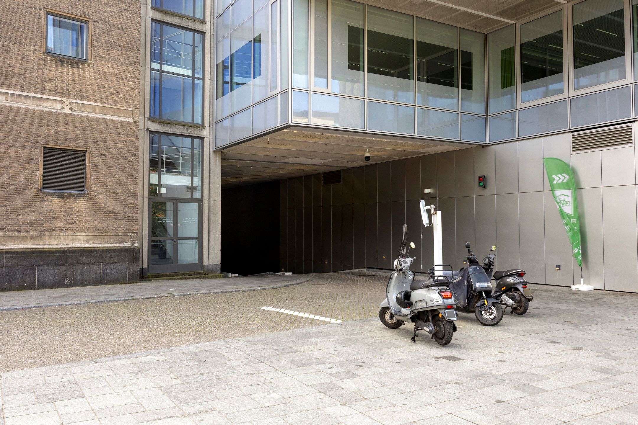 Foto 42 van Halvemaanpassage 97