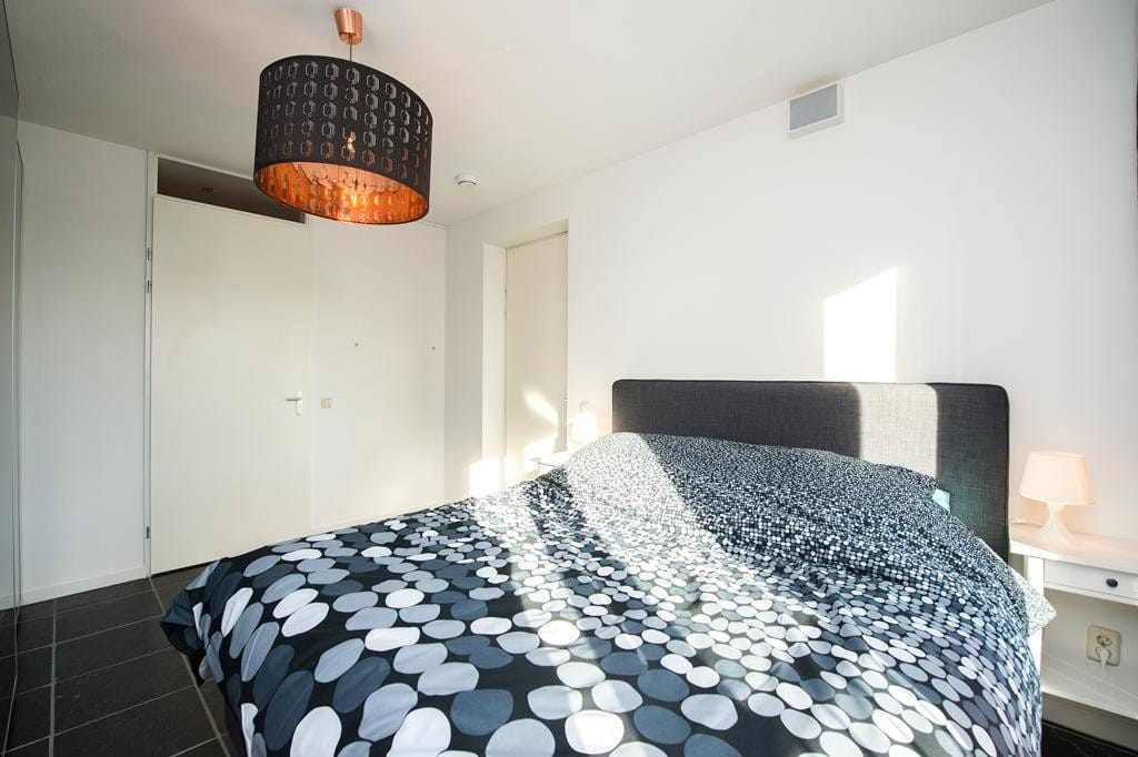 Spectacular corner apartment on the 17th floor with panoramic views over Rotterdam — 12